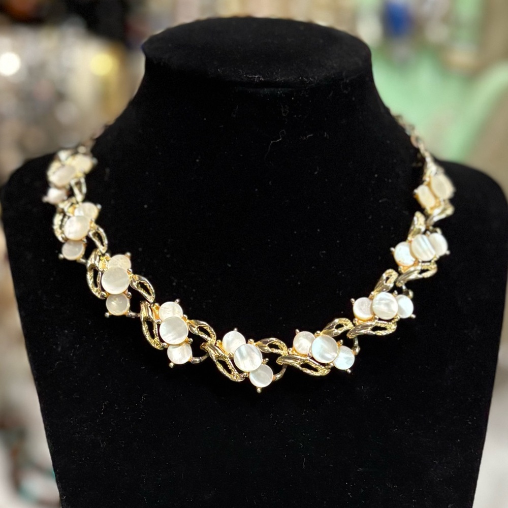 Vintage Mother Of Pearl Necklace Gold Tone Shell Jewelry